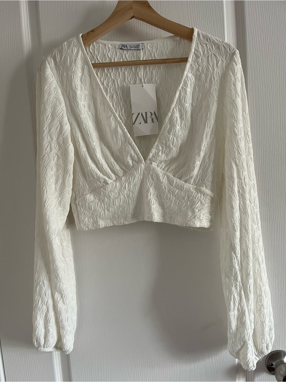 Zara White Textured V-Neck Cropped Blouse Large - Picture 2 of 10